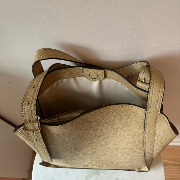 EXCELLENT CONDITION - MARC JACOBS “The Director” Faux Leather Large Tote - Tan - Picture 6 of 15